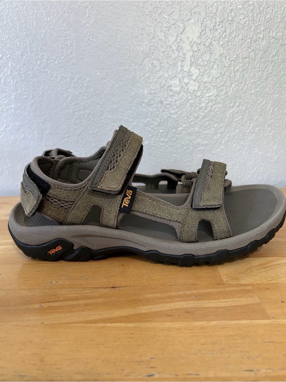 Teva Hurricane Sport Hiking Sandals Olive Adjustable Hook & Loop Women’s US 8